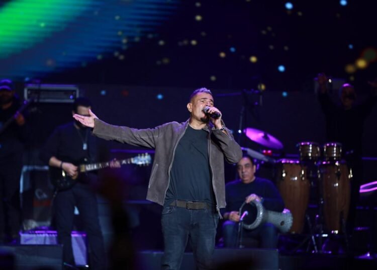 عمرو دياب يُطلق أغنيته الجديدة على مسرح ابو بكر سالم