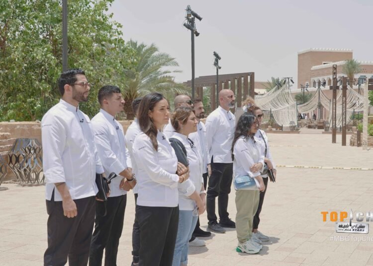 المشتركون يتنافسون بحماسية في تحدي “حرب المطاعم”