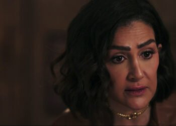 غادة عبد الرازق منهمكة بـ “صيد العقارب”