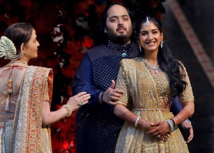 نيتا أمباني تكشف عن أسباب الإحتفالات بزفاف “أنانت” و”راديكا”