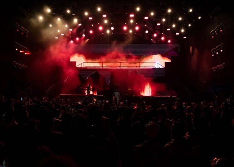 كوكبة من الفنانين في مهرجان “برد أبو ظبي”