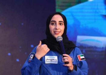 نورا المطروشي أول عربية تنال شارة رواد الفضاء المحترفين في ناسا