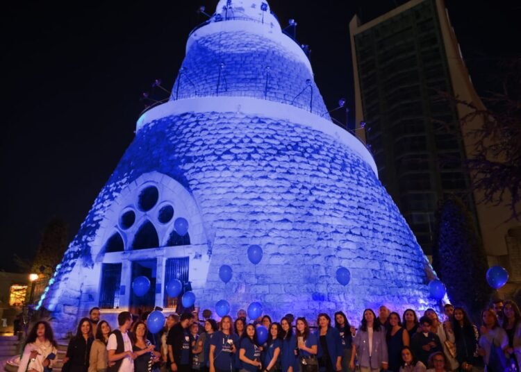 إضاءة مزار سيدة لبنان في حريصا باللون الأزرق