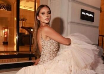 إطلالة نيللي كريم تخطف الأنظار خلال أسبوع الموضة باريس