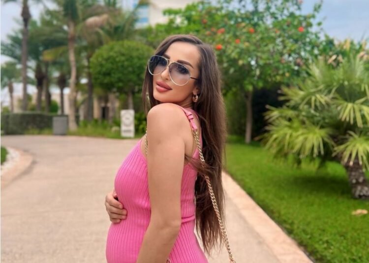 مايا نعمة تُرزق بمولودتها الأولى.. صورتهما من المستشفى تتصدر