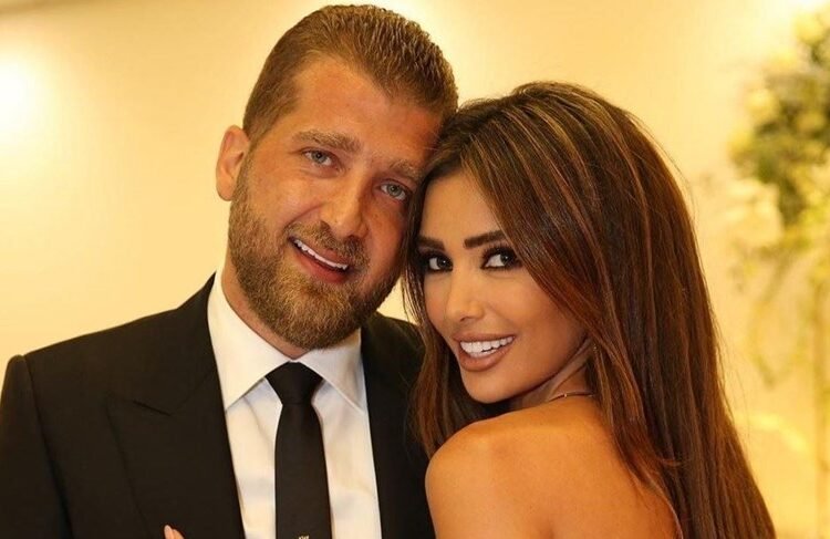 جيسيكا عازار تستعرض حملها بصورة رومانسية مع زوجها