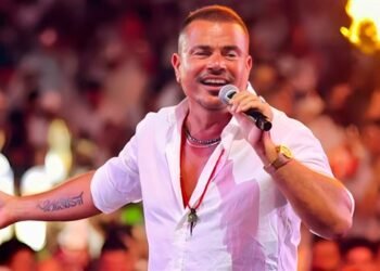 مبلغ صادم.. هذا ما يتقاضاه عمرو دياب في حفلات الزفاف