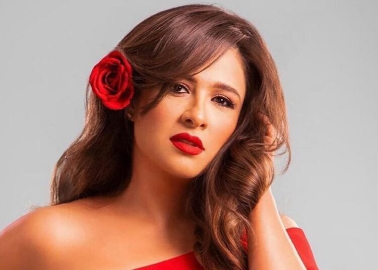 معجب يطلب الزواج من ياسمين عبد العزيز وهكذا ردت