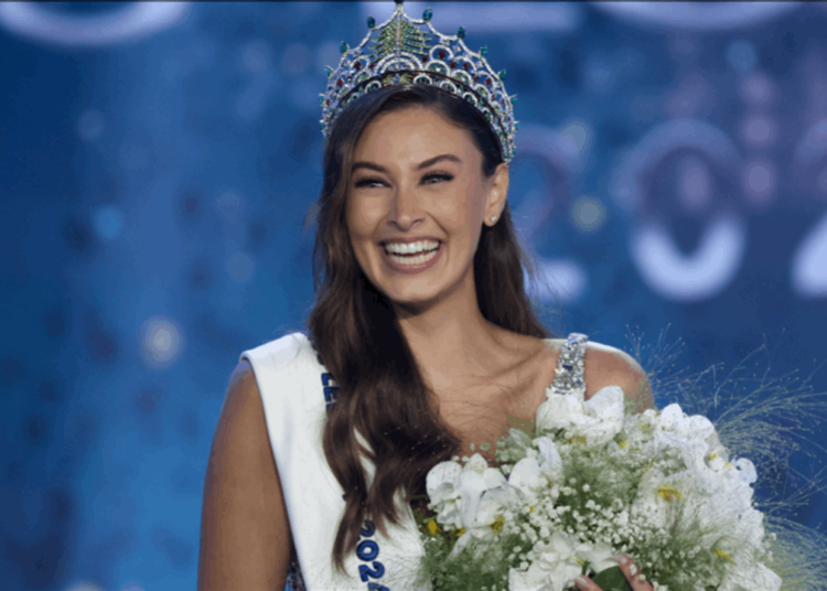 شاهدوا ملكة جمال لبنان ندى كوسا برفقة نانسي عجرم.. ما القصة؟