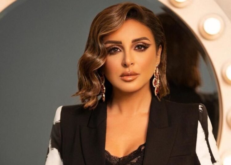 فنان ملثّم يتحدى أنغام وهي تواجهه.. اليكم ما قالته