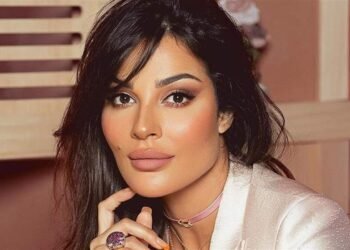 نادين نسيب نجيم بأقوى رد على متابعة انتقدت صورتها
