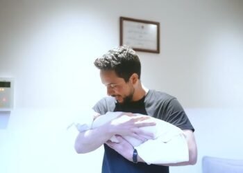 اول تعليق لـ الامير الحسين بعد ولادة طفلته الاولى الاميرة ايمان