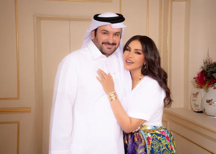 مبارك الهاجري يغازل زوجته احلام الشامسي ويقدم لها هدية ثمينة