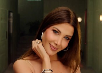 نانسي عجرم تقدم “من نظرة” بـ “لغة الاشارة”