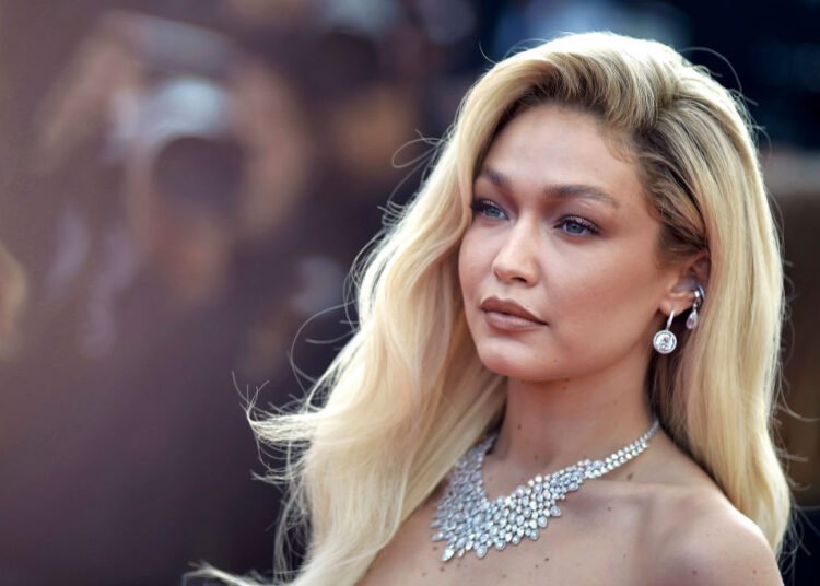 ظهور نادر لـ كاي ابنة جيجي حديد