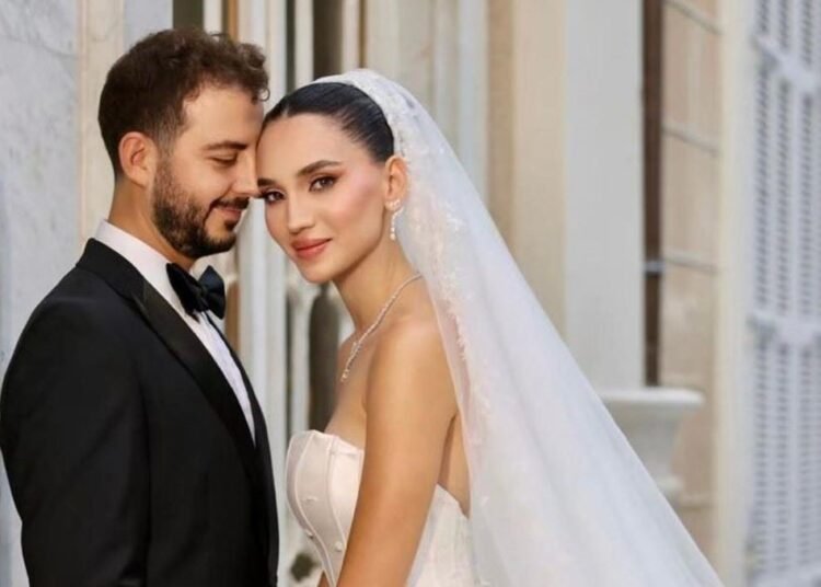 ملكة جمال لبنان ساندي تابت تدخل القفص الذهبي