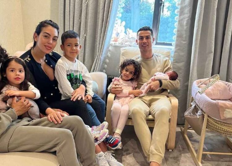 طفلا رونالدو وجورجينا يتحدثان اللغة العربية.. هذا ما قالاه