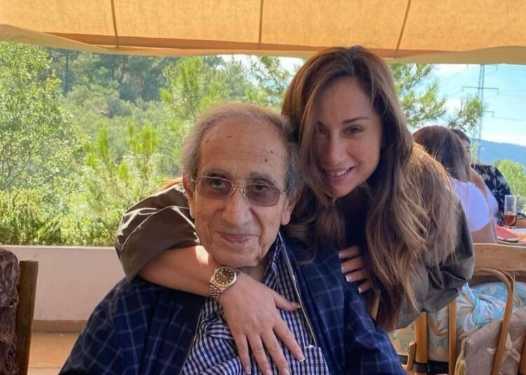 وفاة والد كارين رزق الله وهي تنعاه بكلمات مؤثرة