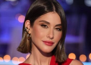 صورة لـ نور عريضة من طفولتها.. ابنتها نسخة عنها