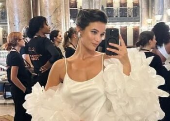 النجمة التركية بينار دينيز تعلن حملها بعد أسبوعين على زفافها