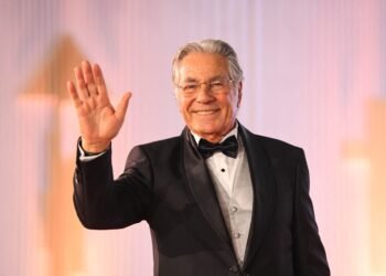 الوسط الفني المصري يفجع بوفاة مصطفى فهمي