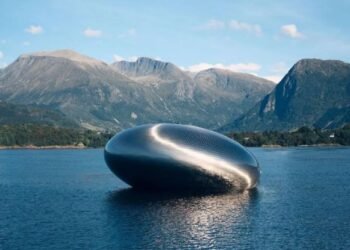 أغرب مطعم في العالم.. تجربة مدهشة وسط البحر