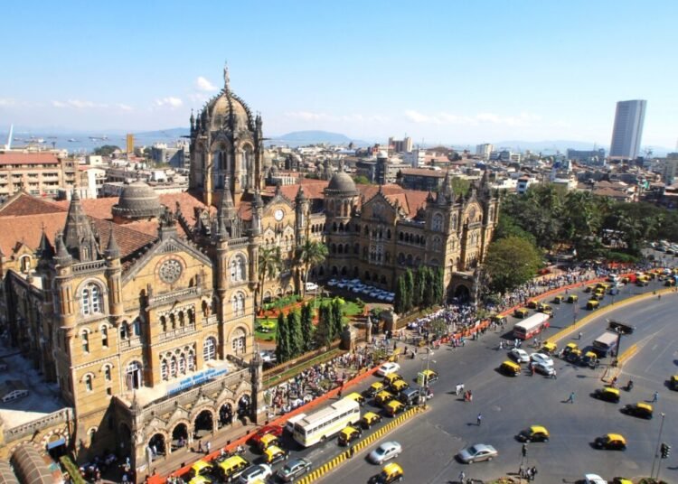 منزل جبلي في ضواحي مومباي.. لن تصدقوا ما يتضمنه