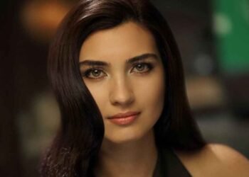 النجمة التركية توبا بويوكوستن توثق أجواء زيارتها إلى الرياض