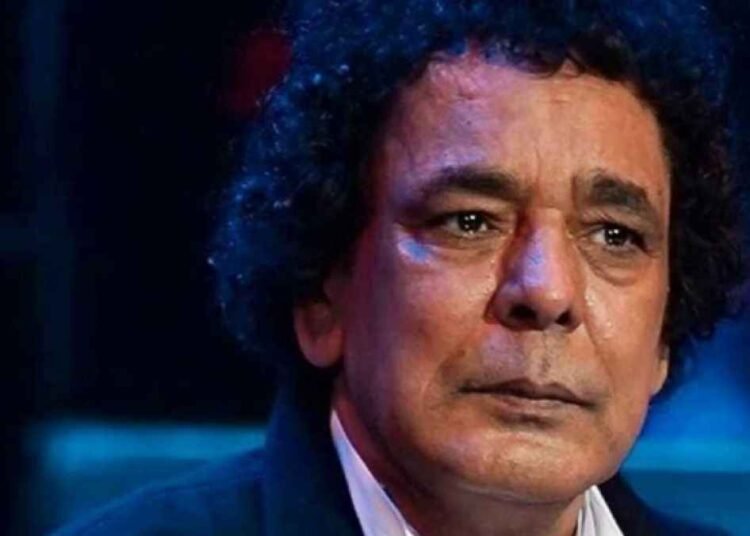 محمد منير يقلق الجمهور على صحته