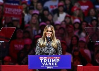 ميلانيا ترامب تثير الجدل بتغيّر ملامحها