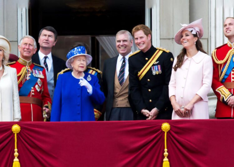 خرق أمني في قلعة وندسور.. العائلة المالكة البريطانية تتعرض للسرقة؟!