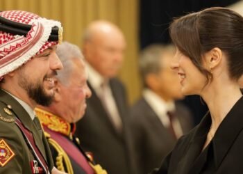 الأمير الحسين والأميرة رجوة يلفتان الانظار في أحدث ظهور