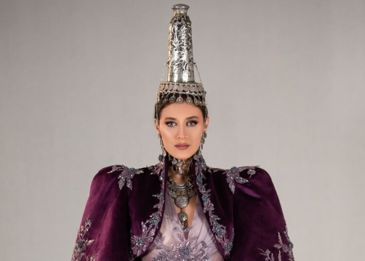 ندى كوسا تتألق بزيّ أميرة لبنانية في ملكة جمال الكون 