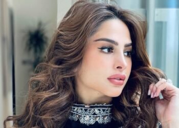 الرقم خيالي.. مؤثرة شهيرة ترفع أجر إعلانها