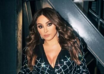 إليسا تتألق بفستان فريد بحرف اسمها