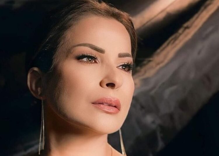 كارلا بطرس تتعرض للسرقة!