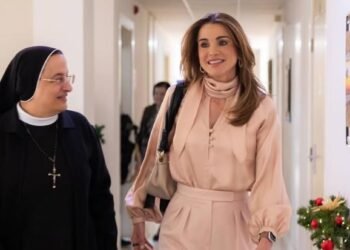 جولة لـ الملكة رانيا في بيت الزيارة لراهبات الوردية