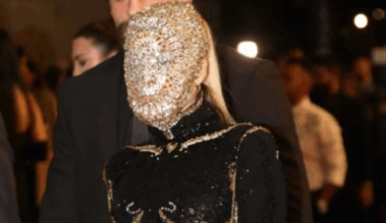 باميلا الكيك “مقنّعة” في حفل الموريكس دور!