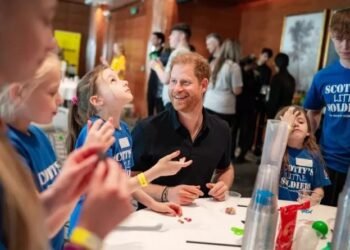 في عيد الميلاد.. الأمير هاري يروي ذكريات طفولته المحزنة