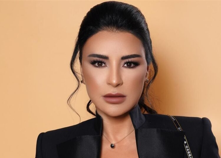 ماغي بو غصن تلفت الأنظار بإطلالتها الغريبة