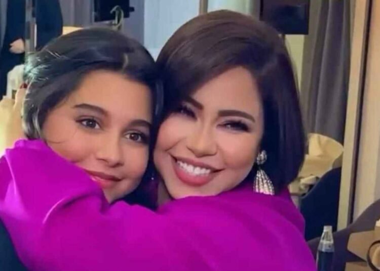 شاهدوا الشبه الكبير بين شيرين عبد الوهاب وابنتها مريم