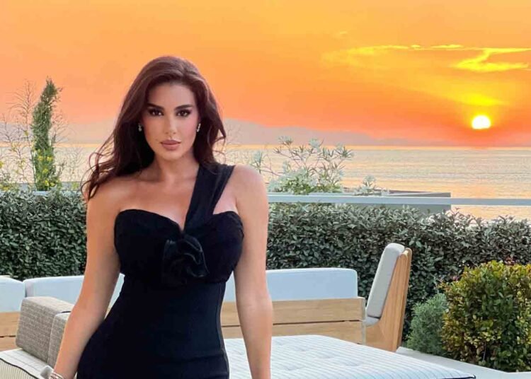 نظرات ولغة جسد ياسمين صبري لـ جيسون ستاثام تفضحها