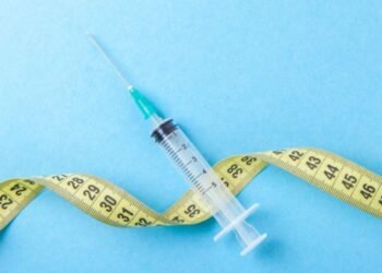 بسبب حقن التنحيف.. فنان شهير يصاب بالشلل ويكشف التفاصيل