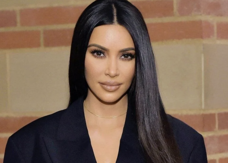 كيم كارداشيان تفاجئ مساعدتها بهدية باهظة الثمن