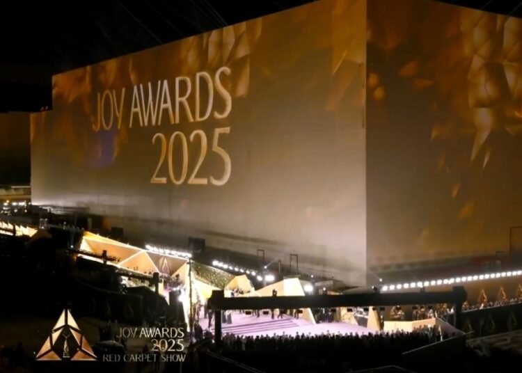 إطلالات النجمات في “جوي اوورد 2025” بتوقيع اشهر المصممين