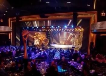 بالفيديو- كيف وصف المشاهير عالمهم؟