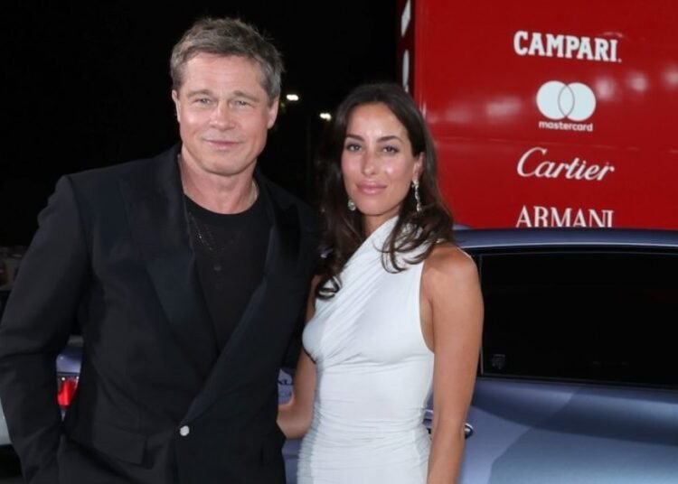 ما علاقة حبيبة براد بيت بطلاقه من أنجلينا جولي؟