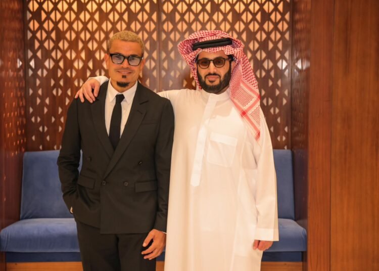 تركي آل الشيخ عن عمرو دياب: وجه غنائي جديد! والاخير يرد