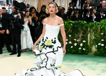 فستان جيجي حديد في “ميت غالا” يحصد لقب “فستان العام 2024”