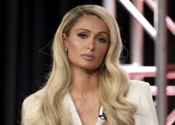 باريس هيلتون تكشف تفاصيل احتراق منزلها بالكامل